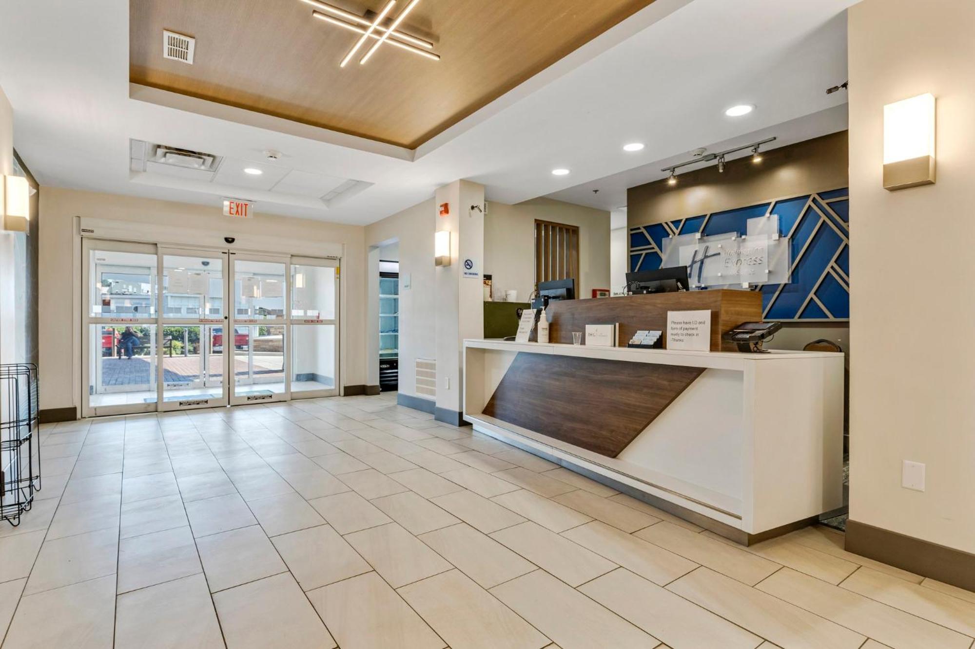 Holiday Inn Express Hotel & Suites Starkville, An Ihg Hotel Екстер'єр фото