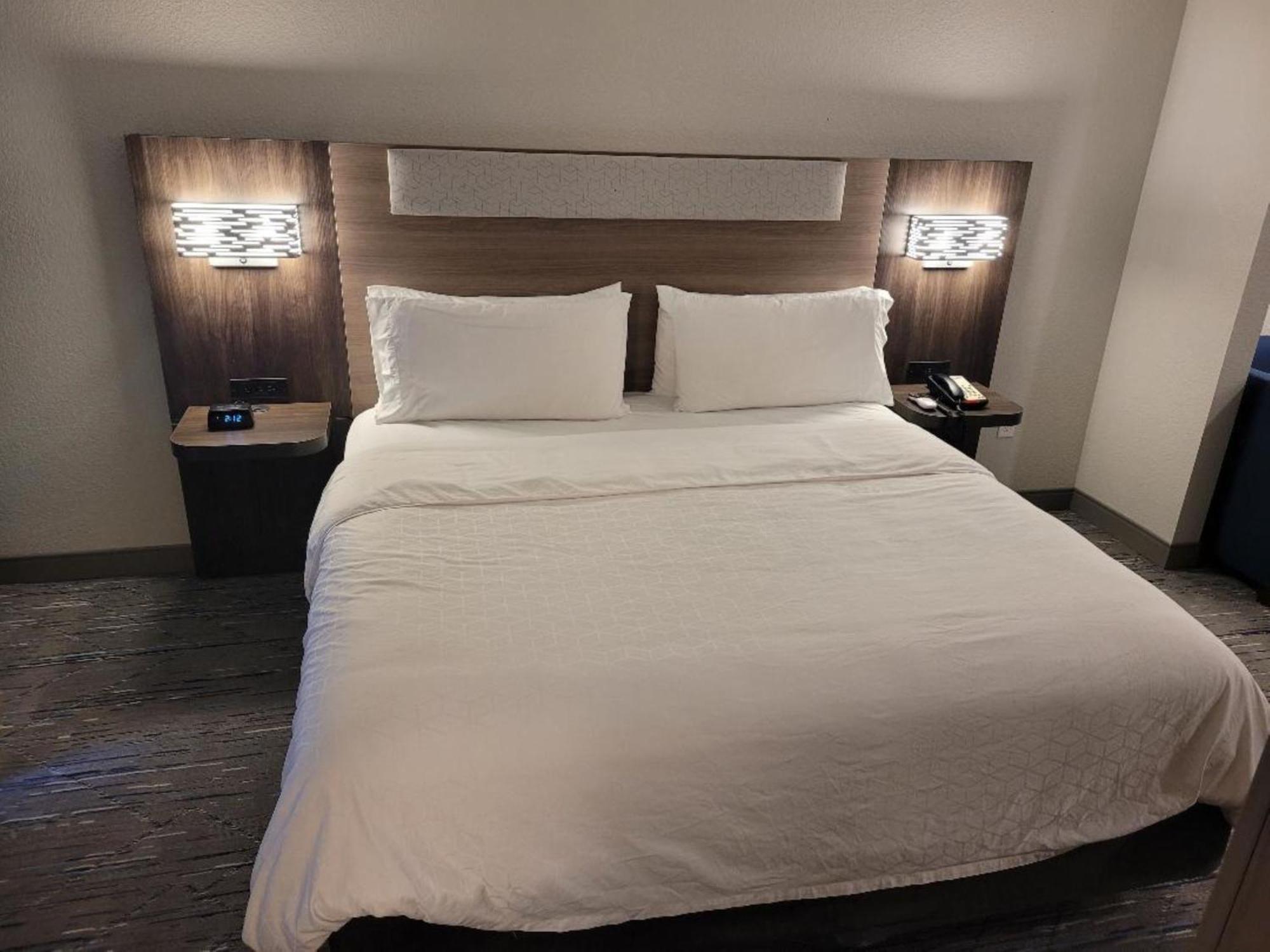 Holiday Inn Express Hotel & Suites Starkville, An Ihg Hotel Екстер'єр фото