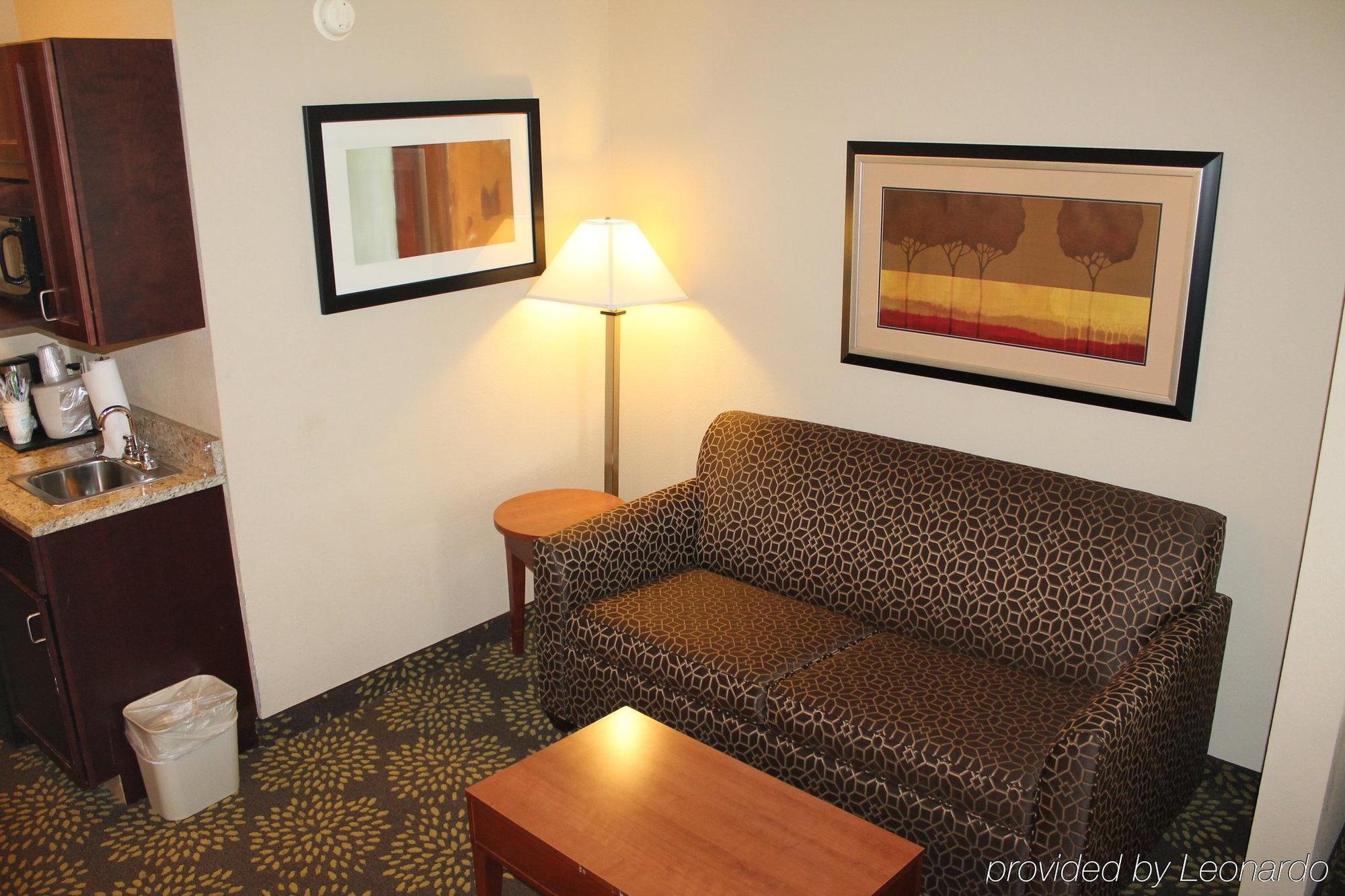 Holiday Inn Express Hotel & Suites Starkville, An Ihg Hotel Екстер'єр фото